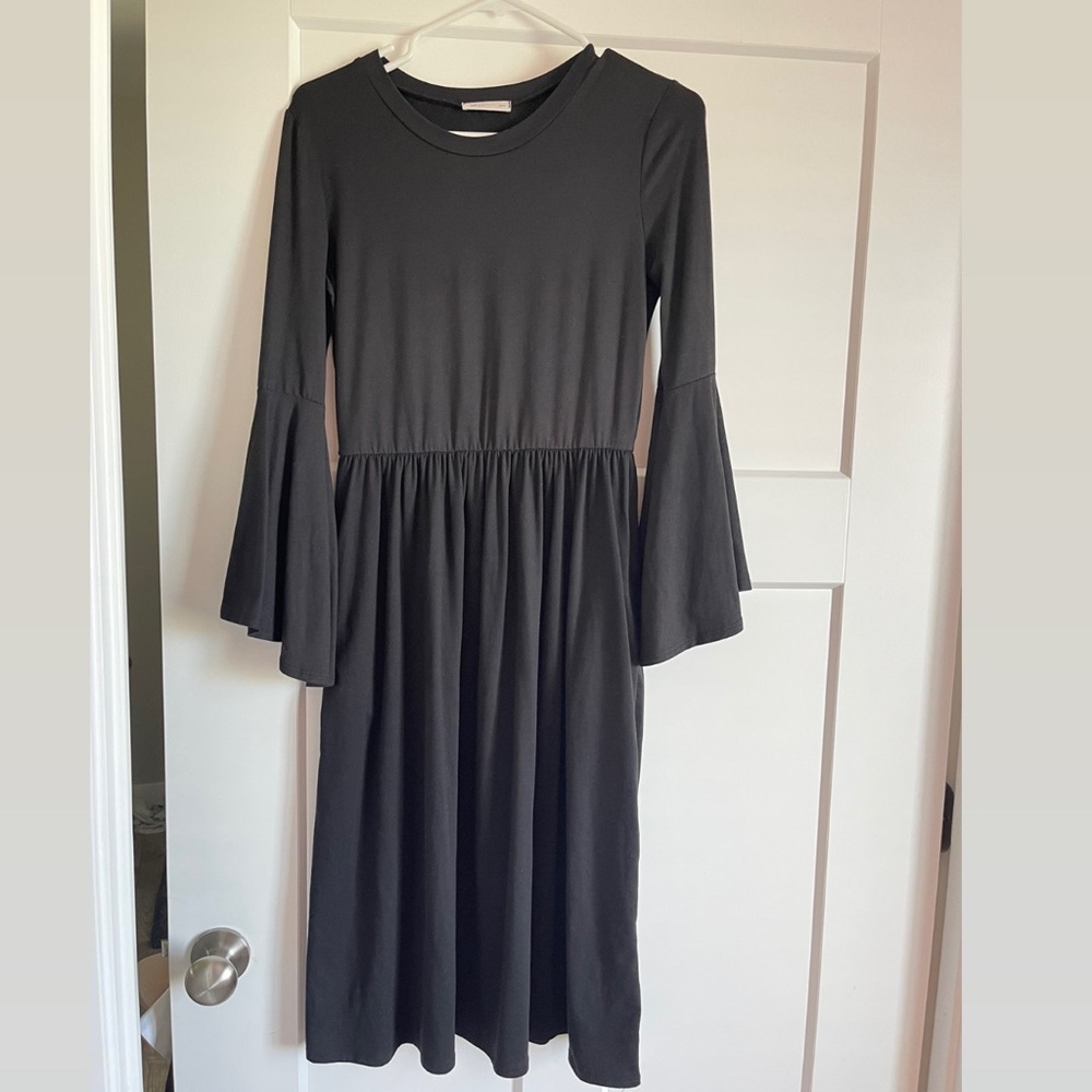 Stretchy black dress